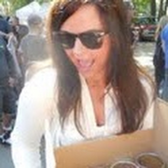 Meet your Posher, Lara - Picture 1 of 1